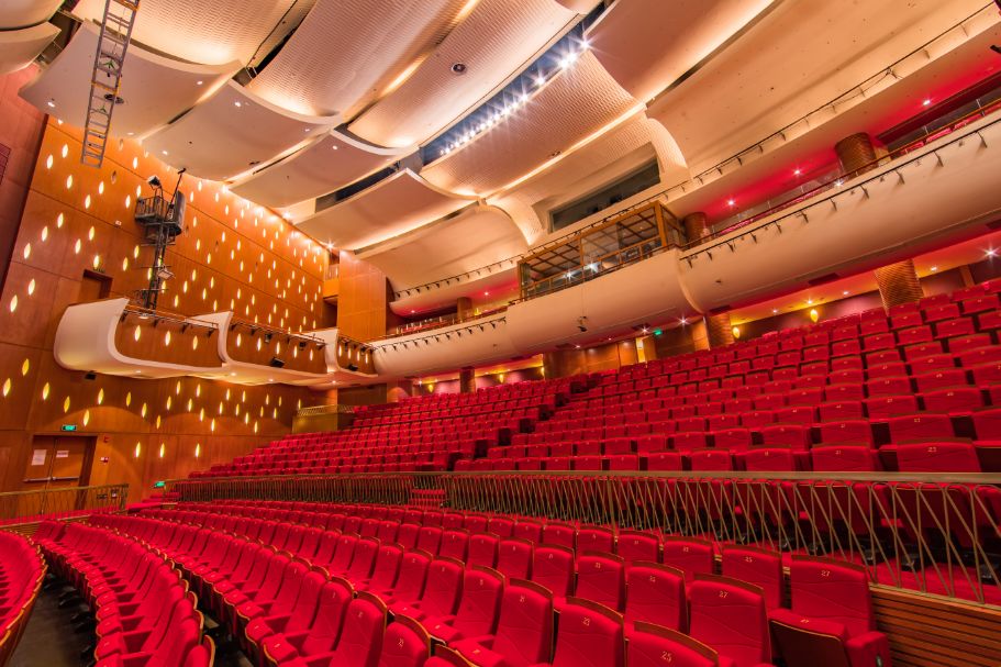 演艺厅华丽换装复出首秀明晚上演