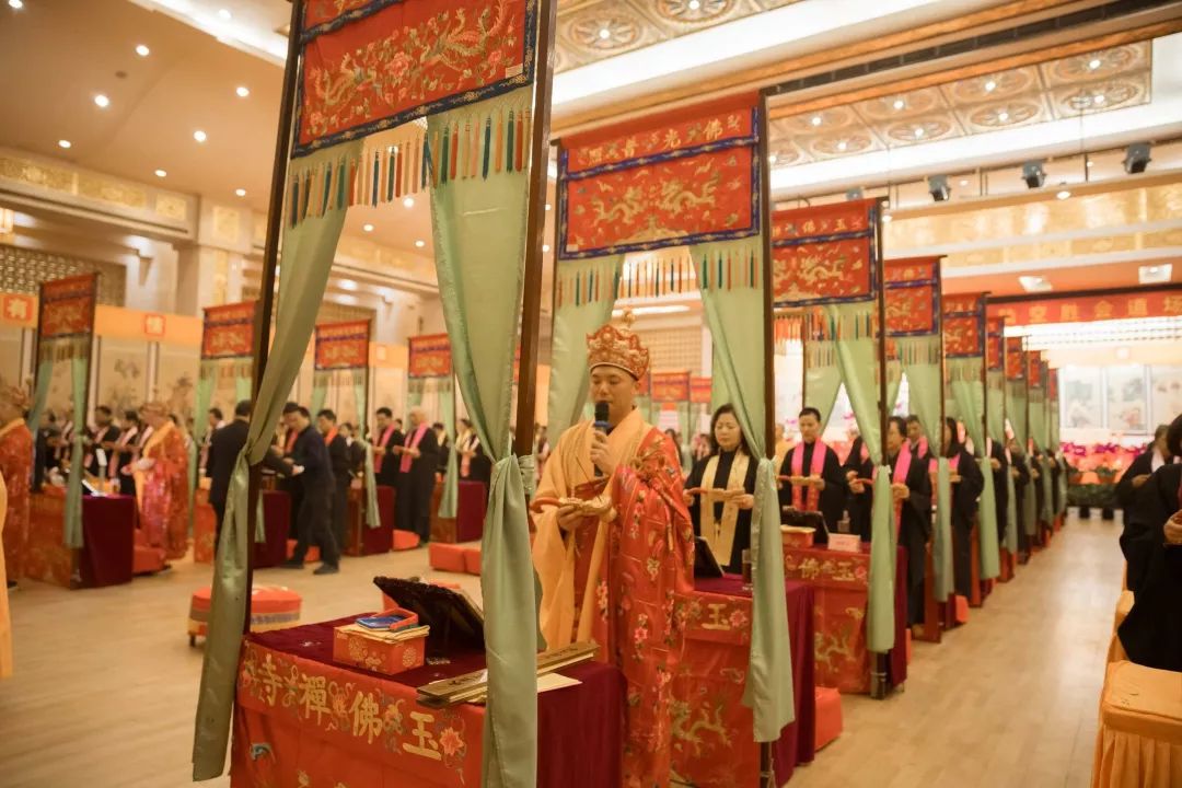 大坛礼拜《梁皇宝忏》;华严坛默诵《大方广佛华严经》;法华坛讽诵《法