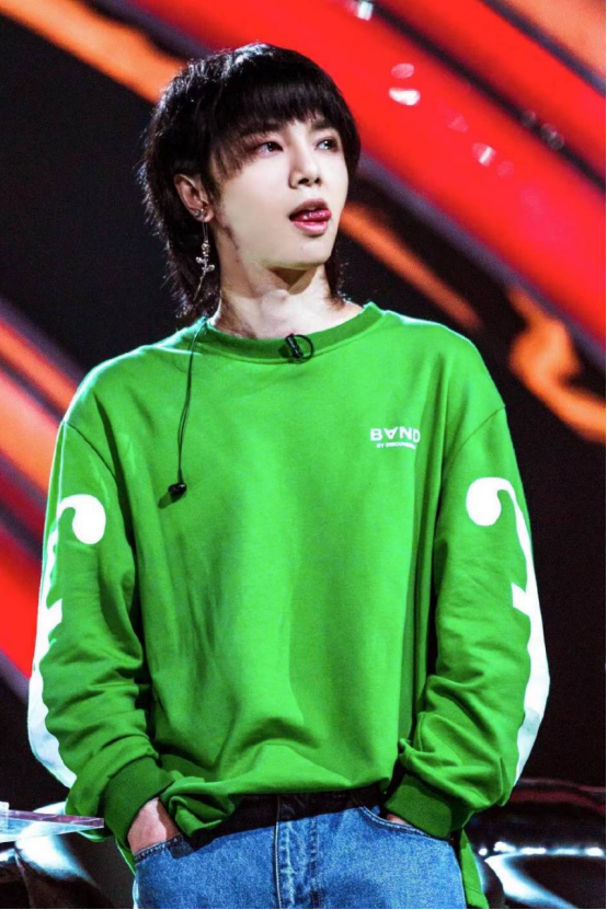 原创"卫衣 束脚裤"才是今冬最时髦的组合,男女通用,越看越舒服