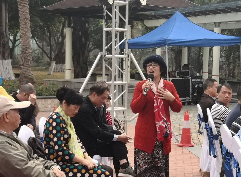 江门街坊速看又歌又跳公园噪音何时休怎么管他们有话说