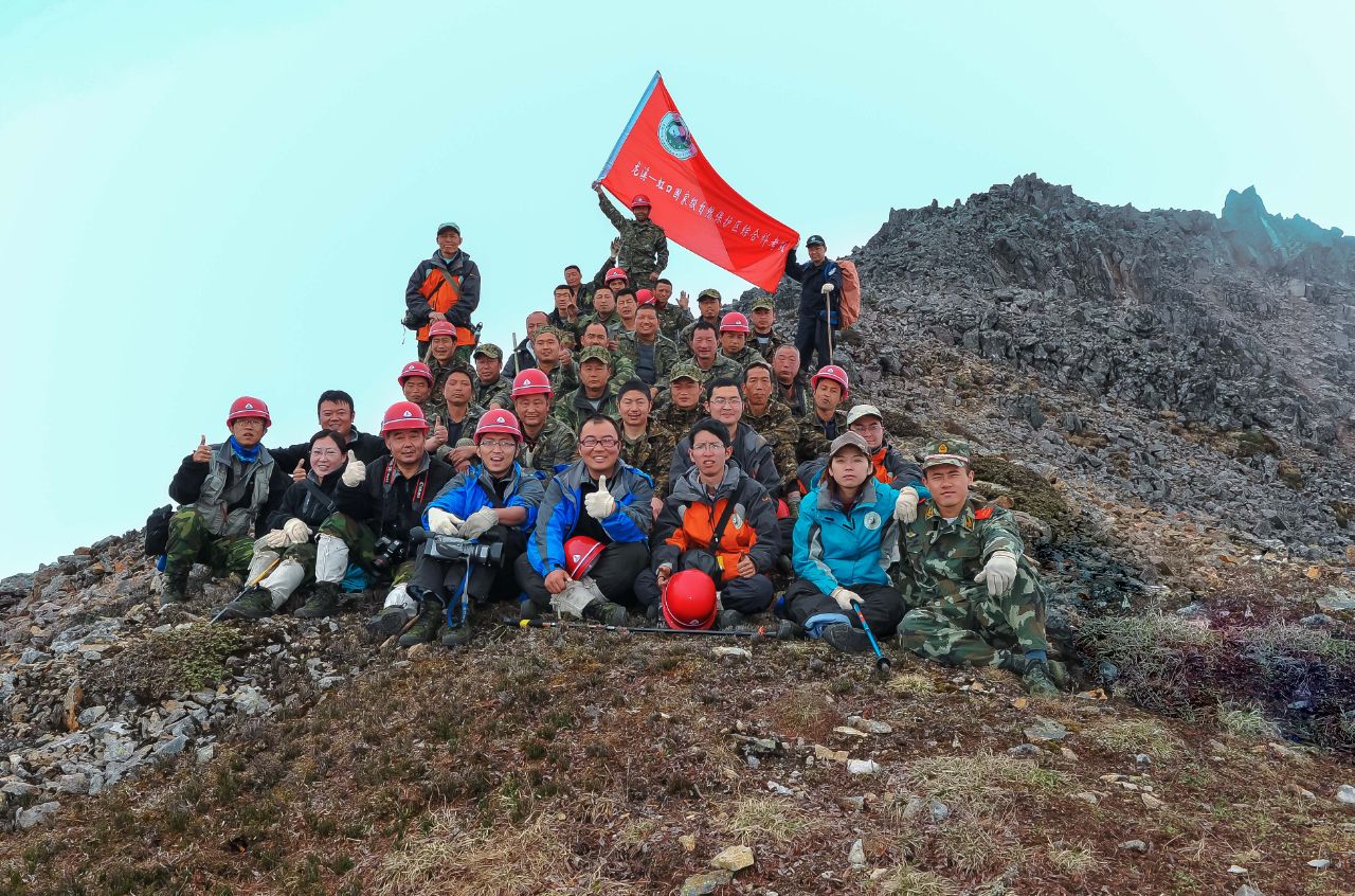 登顶回撤 人生第一次遭遇销魂的大自然滑梯 高山流石滩 给跪了!-搜狐大视野-搜狐新闻
