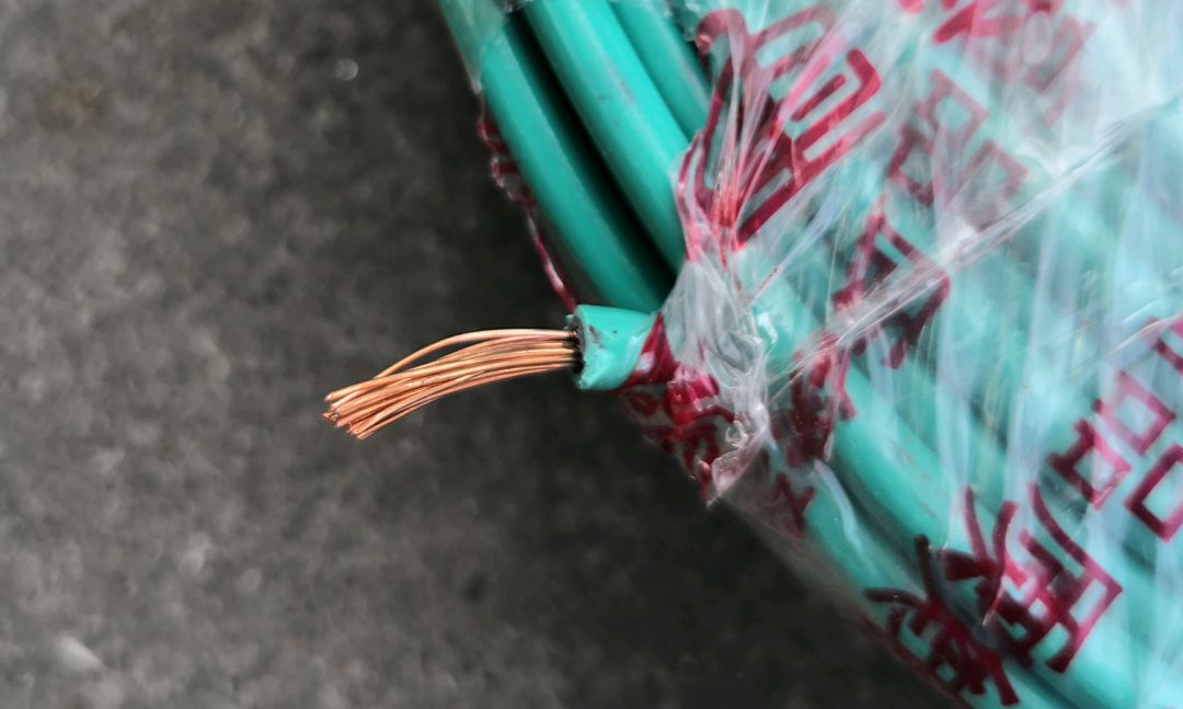 珠海两男子进村,拿电线骗村民!真的好大胆啊!