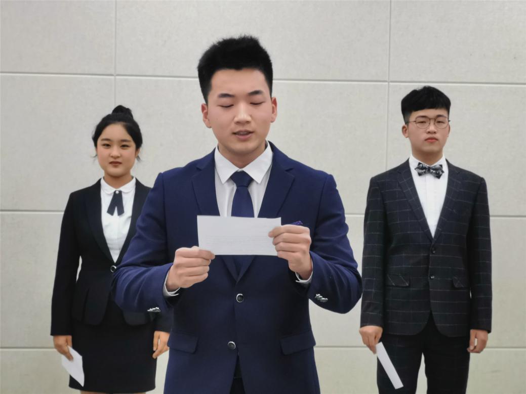 郑州44中为学生模拟播音主持期末专业测试