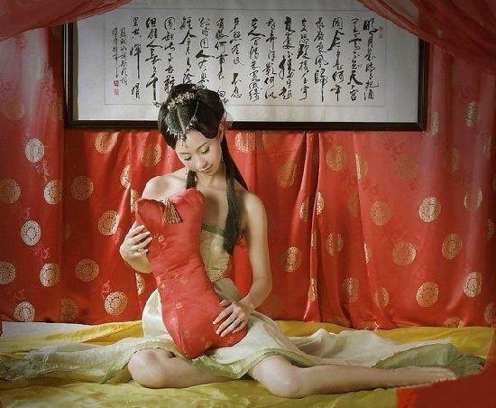 原创古代的女子大热天是咋过的,没有发明风扇空调,原来是用这些方法