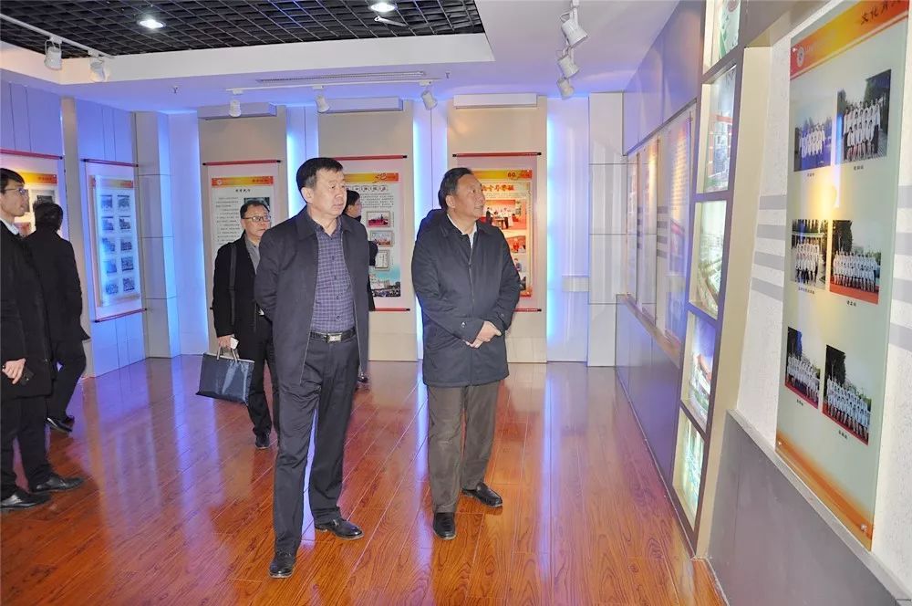 胶南一中快讯日照一中尚洪兵校长一行到胶南一中考察交流