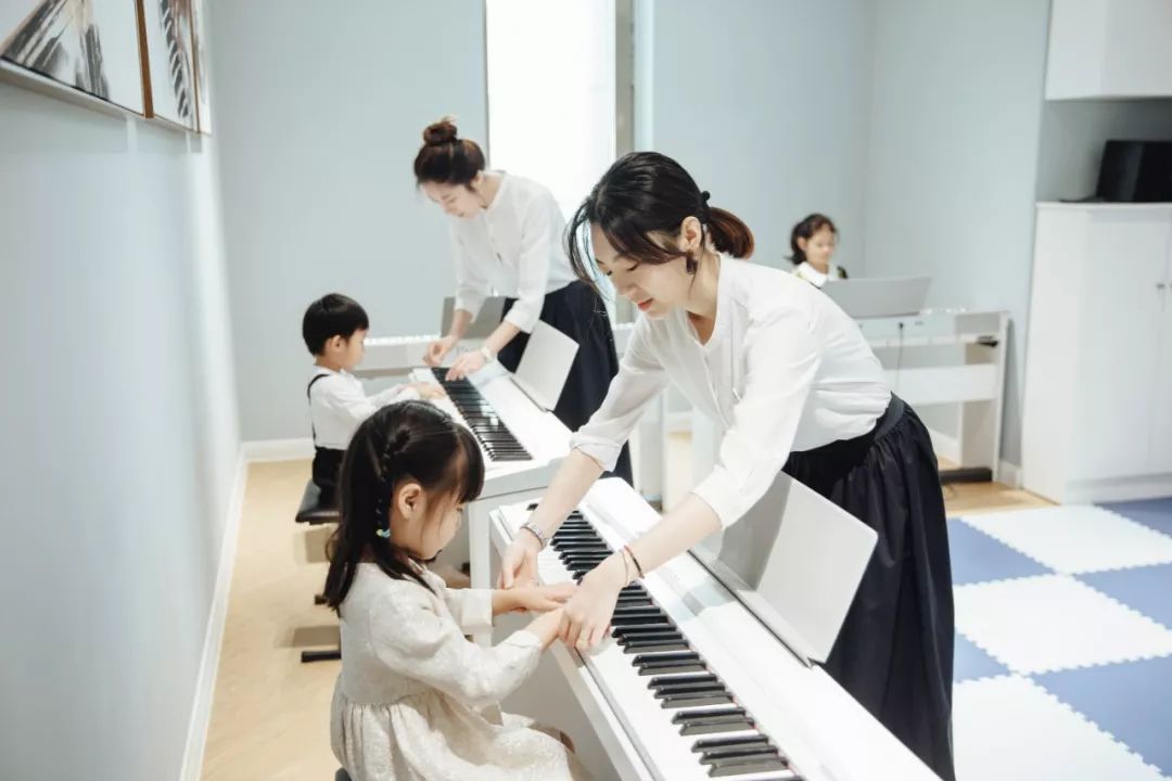超哥探店西海岸惊现儿童钢琴教育界劳斯莱斯有远见的父母都把孩子送来