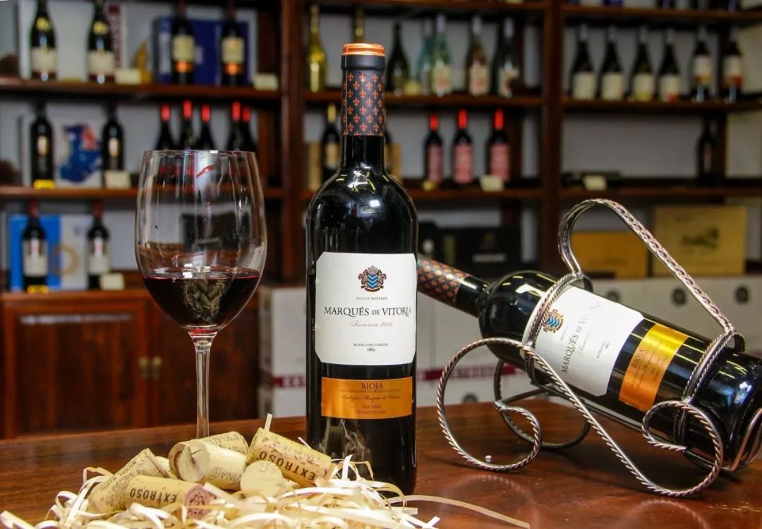 皇家a牌西拉红葡萄酒爱悦嘉本纳葡萄酒趁年轻,品着红酒,做-爱做的事