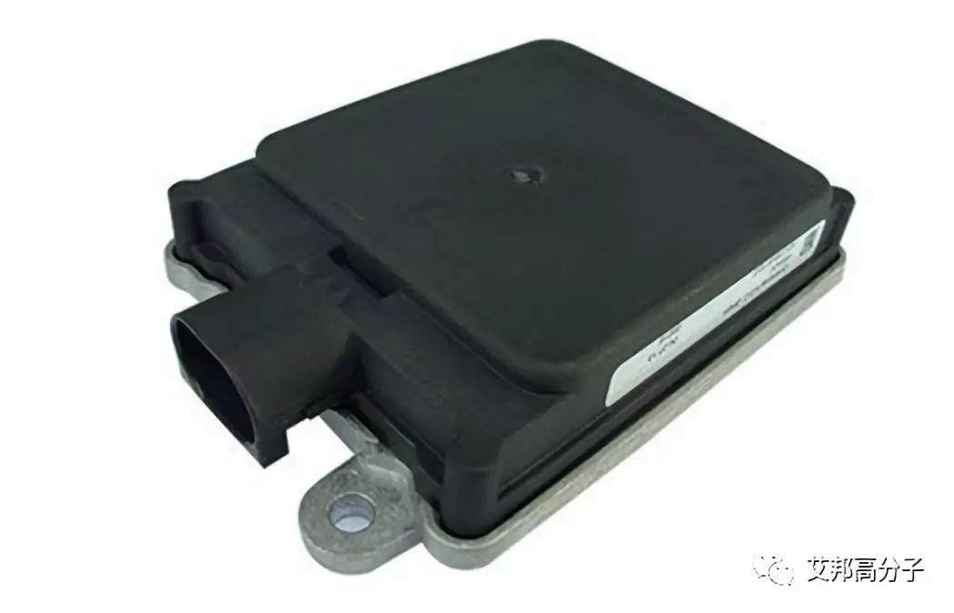 监测和变道辅助)acc自适应巡航车载毫米波雷达是利用天线发射电磁波后