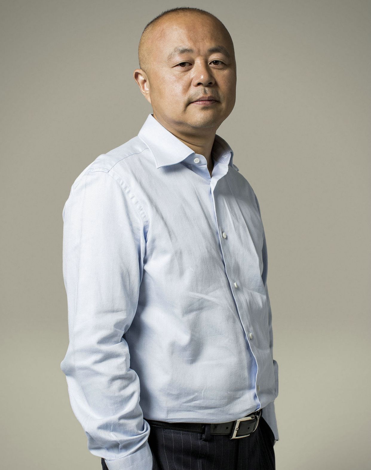 首先是导演刘进,执导过热播剧《美好生活》,《一仆二主》等.