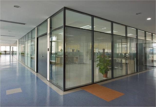 代格办公隔断 通透的玻璃材质,任意喷涂的框架铝合金颜色,配上精巧的