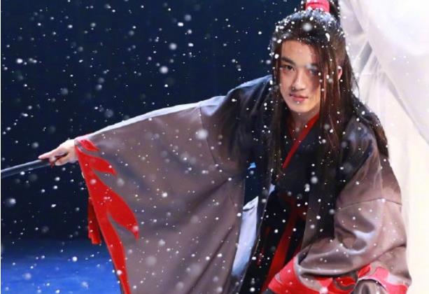 原创何洛洛cos魏无羡,看清"成品",网友笑喷:大哥,你是搞笑的