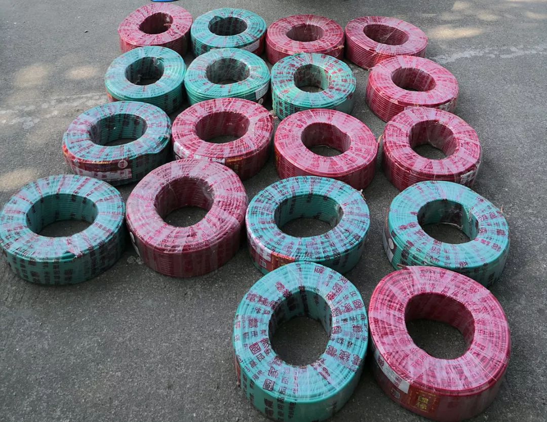 珠海两男子进村,拿电线骗村民!真的好大胆啊!