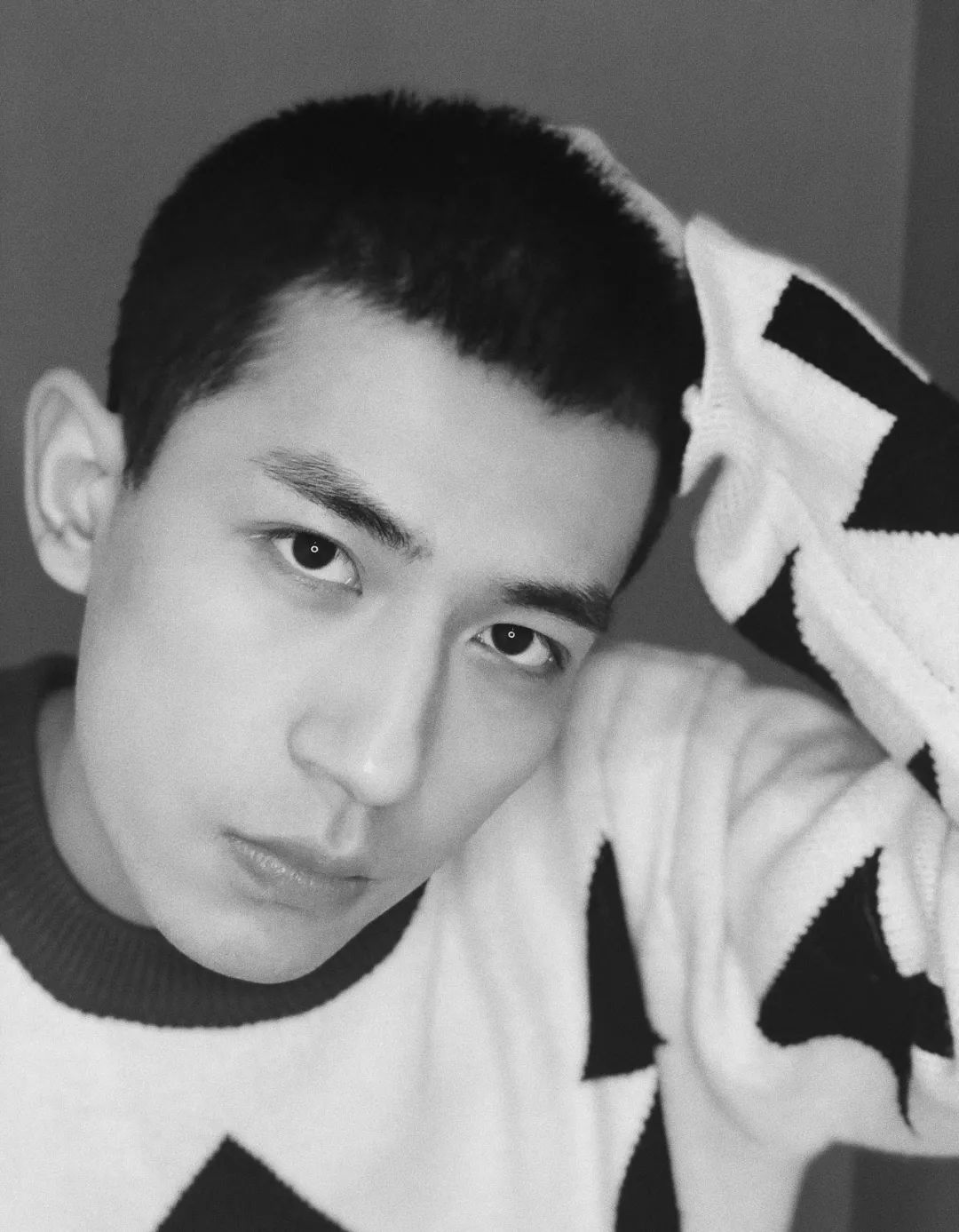 留寸头的男生好帅