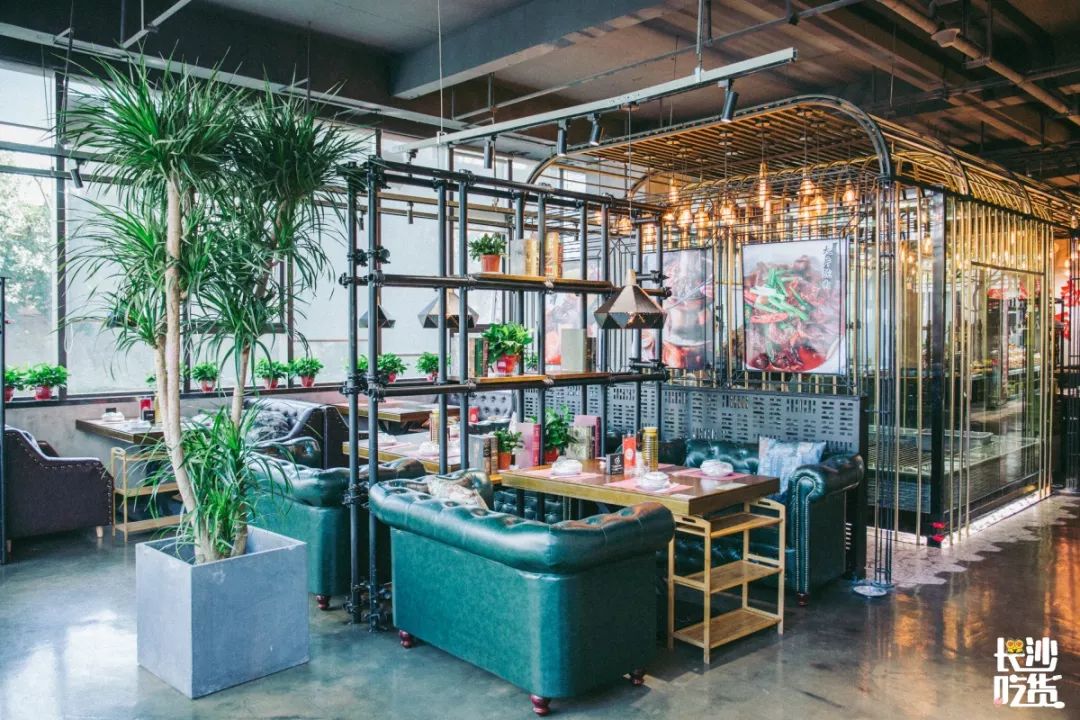 中南五省首家鸵鸟餐厅安家四方坪,怀揣着温度与深度