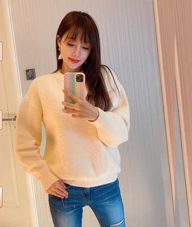 原创高云翔最新露面很时尚,法院门前像在走红毯,发型精致破洞裤抢镜