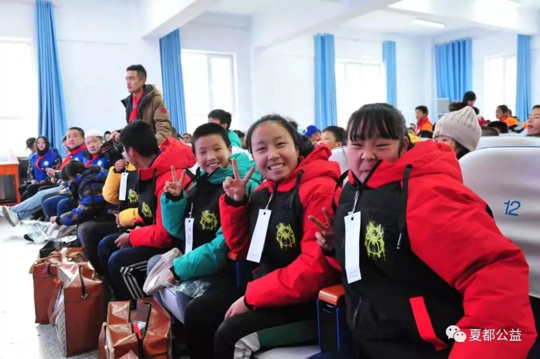 公益活动夏都公益守护折翼天使关爱特殊学生暖冬进校园