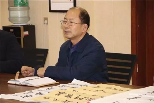 李征和李娜三位领导,来到求实南校,来检查和验收求实中学开展开封市第