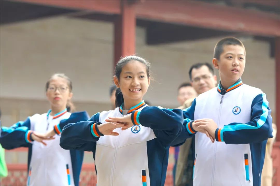 雨霓生虹悦读携手华伦中学梦三代悦读会启动仪式