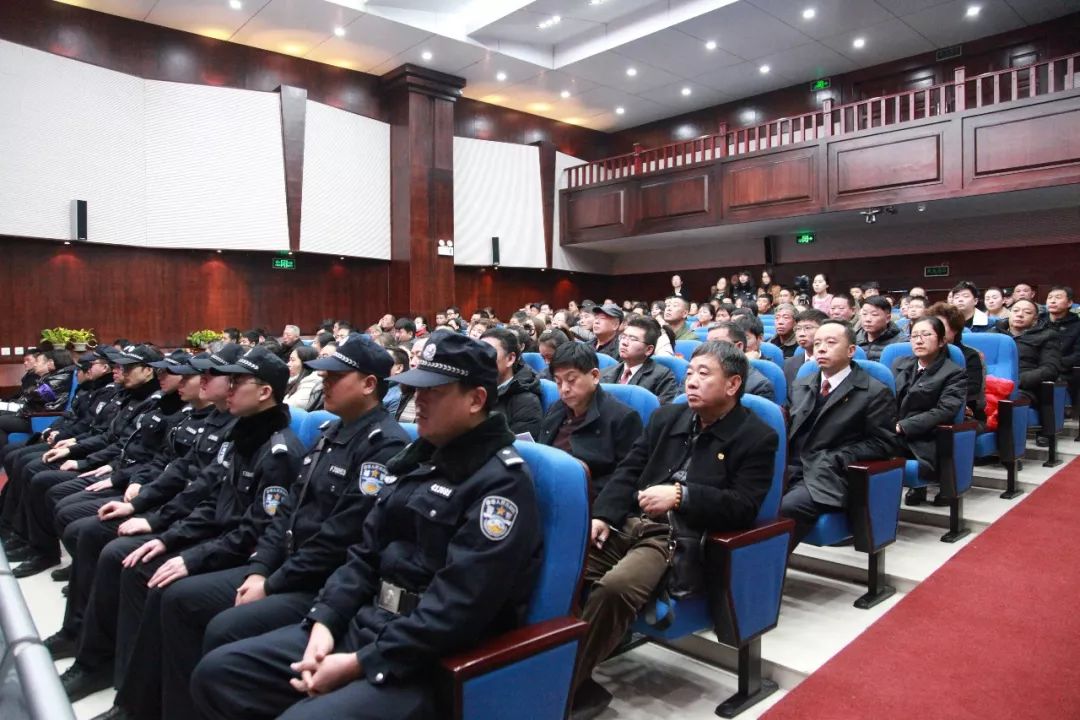 灵宝市检察院提起公诉的袁跃增等15人涉恶犯罪集团案开庭审理