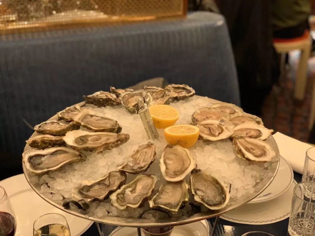 "警察,有个叫花呗的人天天朝我要钱!你们管管…"