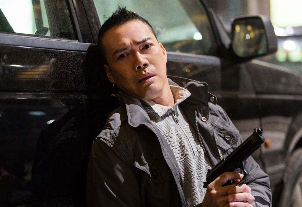 52岁谢天华变身女儿奴,路过玩具店只给女儿买礼物,儿子太可怜