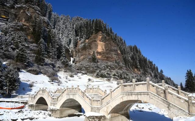 北国雪松鸣岩醉美