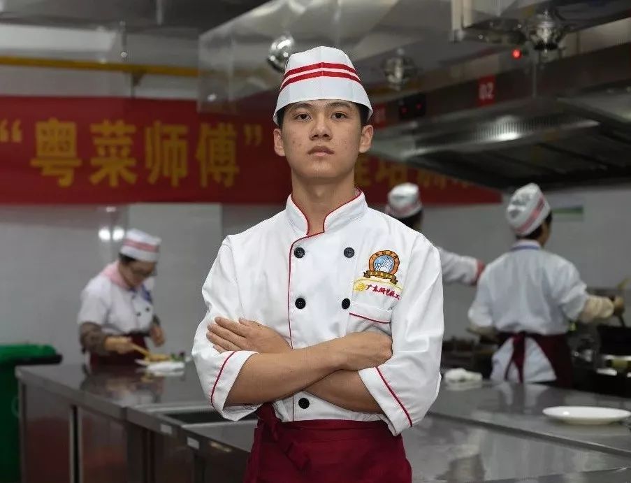 加紧练习 | 这位小厨师对"蚝王争霸"势在必得,期待当天终极pk_罗晨