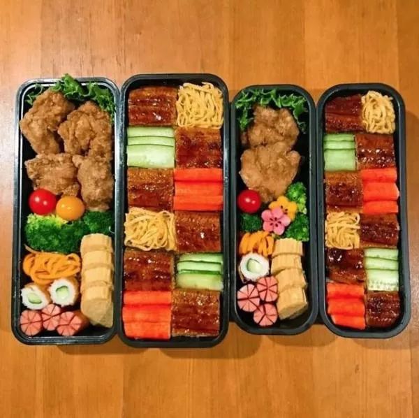 有时候呢干脆没有主食,十几种食材搭配一起,做一顿豪华便当.