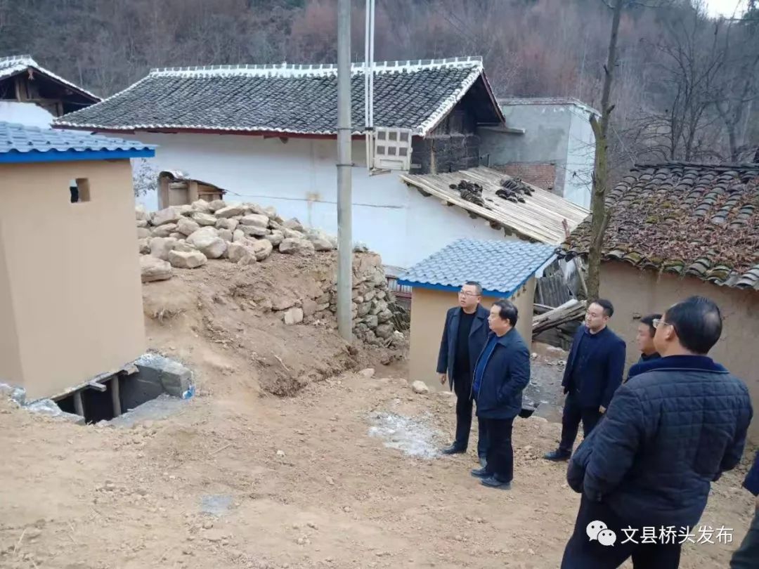 五大集中活动陈军在桥头镇督查指导五大集中活动并走访慰问困难群众