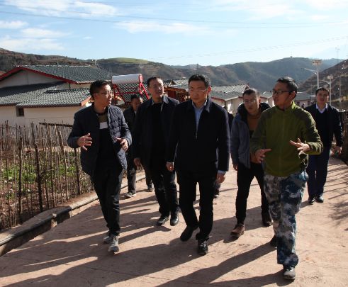 凉山州卫生健康委主任石一鲁实,普格县人民政府县长沙英陪同调研.