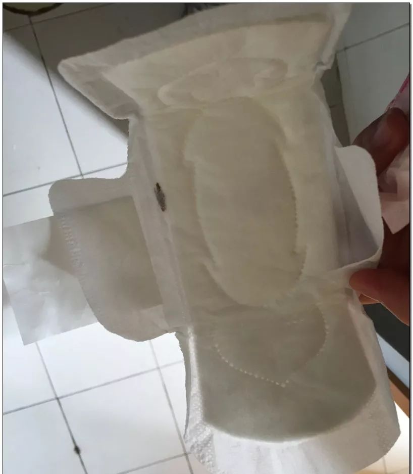 卫生巾白带尿液图片