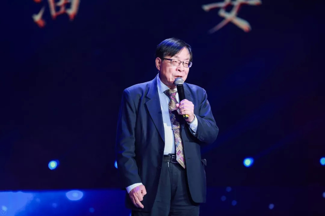 故宫博物院研究员,书画鉴定大师单国强单国强表示,茅台生肖酒将酒