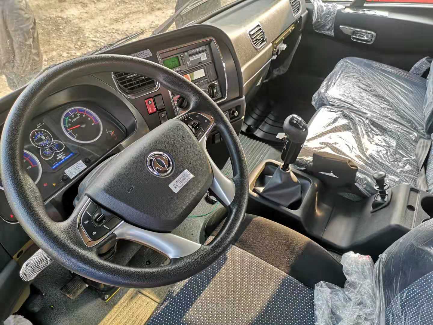 新东风华神f5后八轮配长兴12吨四节直臂吊机老款行情跌至谷底