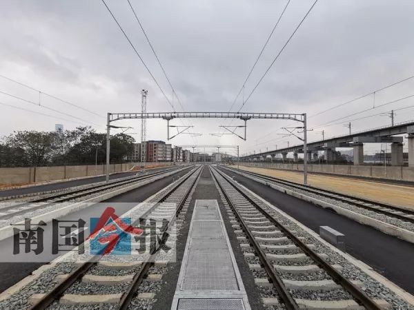 2公里处的柳南区磨滩路,北侧为磨滩路,东侧为在水一方小区.