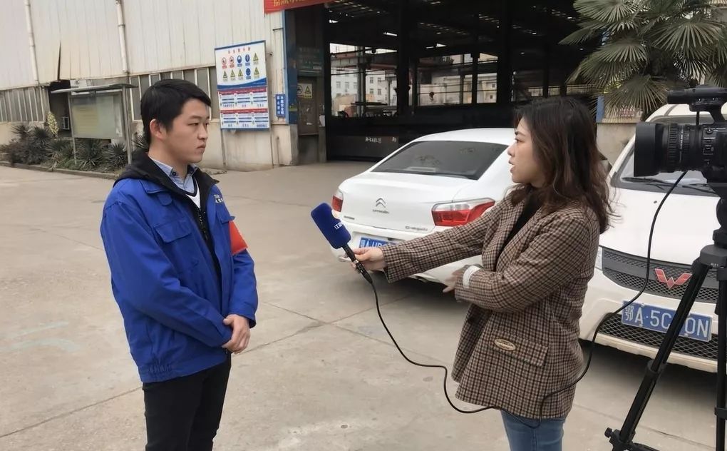 海波简讯丨江夏电视台记者来访我司对本届新入职实习大学生做采访工作