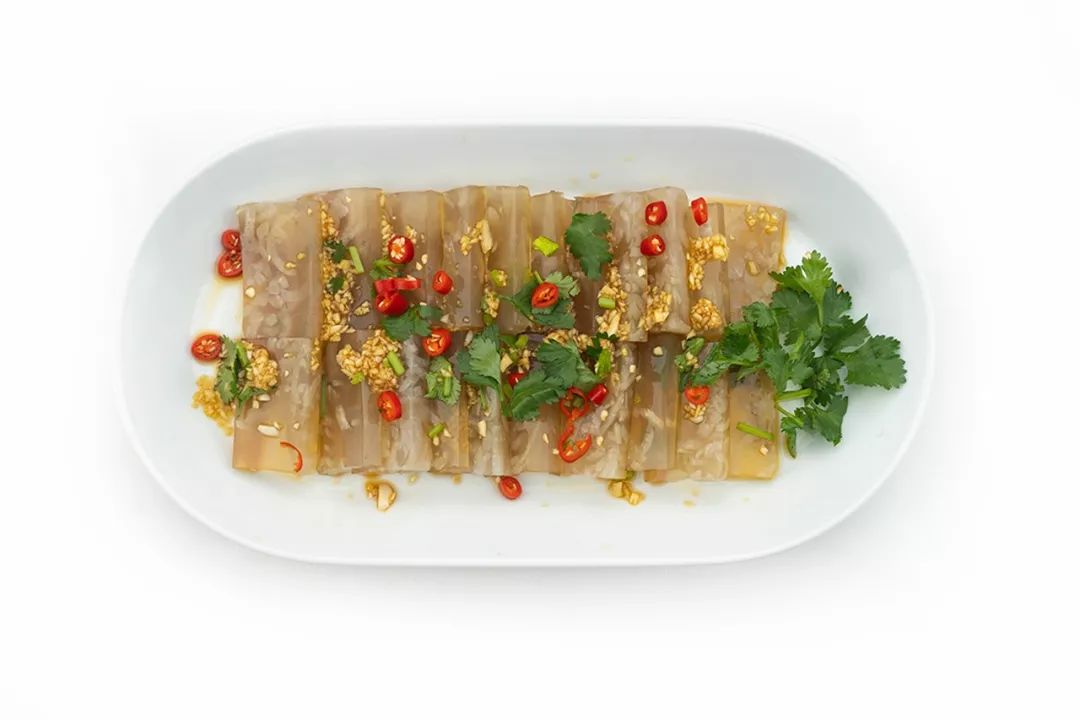 冬天必吃的凉菜猪皮冻,晶莹透亮,口舌生香