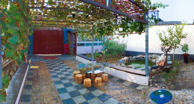 旧物改造村民自己动手将农村大院变身秘密花园