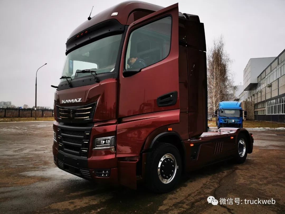 普京到场视察 卡玛斯建厂50周年 推出全新混动旗舰牵引车continent