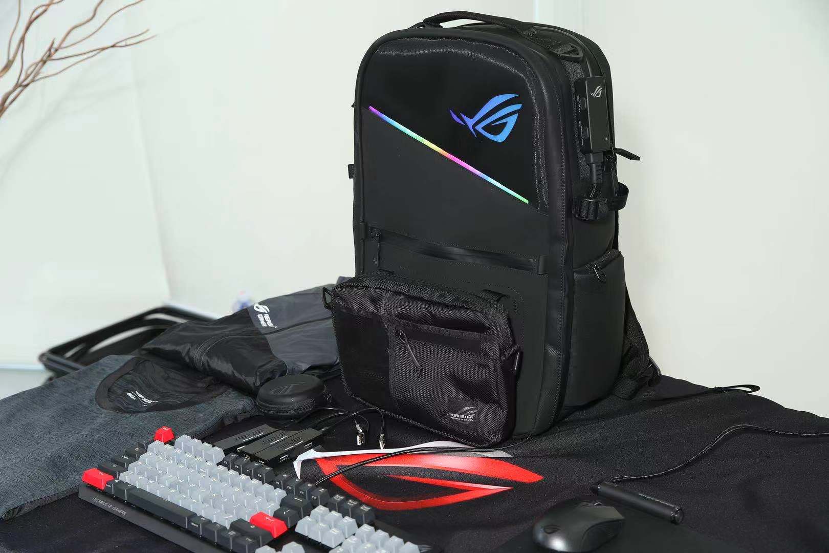 rog ranger bp3703——科技潮流范十足的rgb电竞背包
