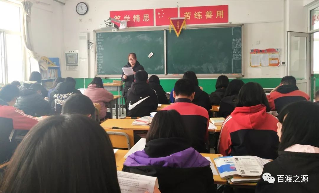 2000年,她被调入涞源县上庄中学,继续担任班主任工作和语文教学工作.