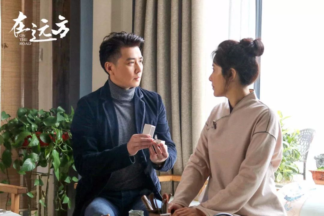 拟与京派喜剧《我爱我家》相抗衡的海派情景喜剧《老娘舅》播出,着眼