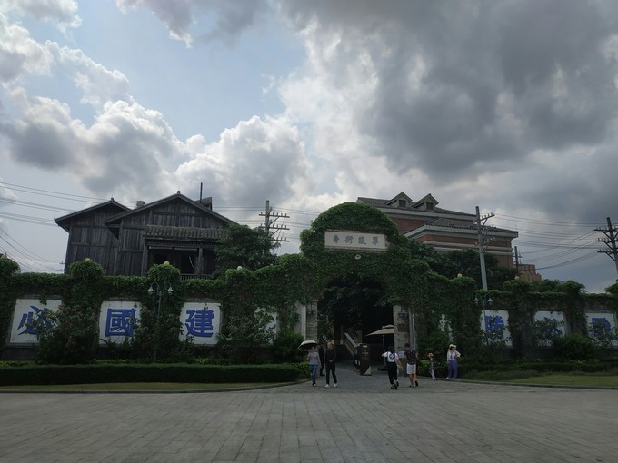 芳华园 再来看看芳华园,很多建筑就是为电影芳华而建.