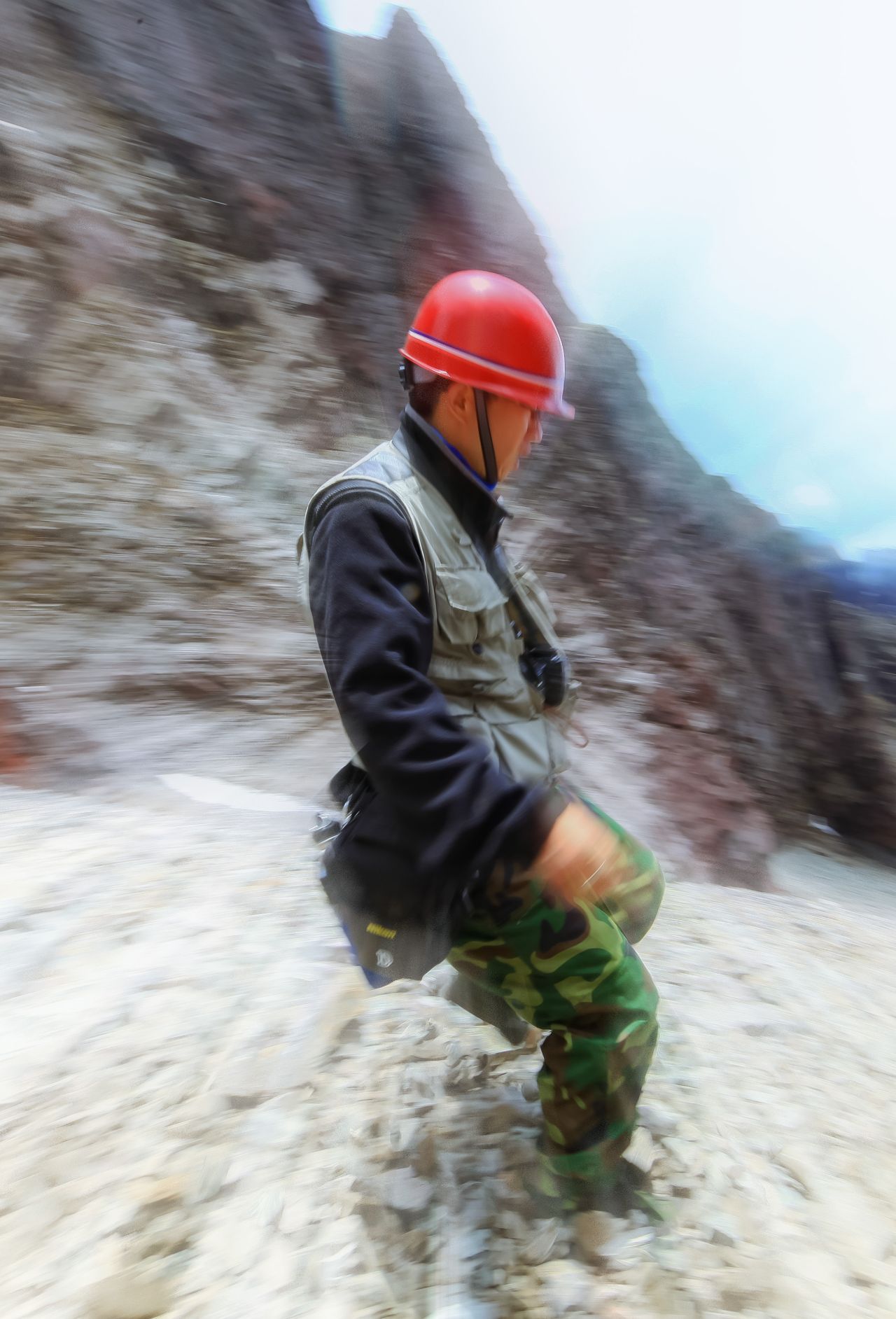 登顶回撤 人生第一次遭遇销魂的大自然滑梯 高山流石滩 给跪了!-搜狐大视野-搜狐新闻
