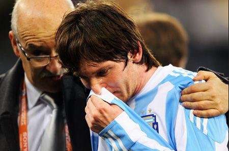 老马:10年世界杯0-4德国 我看到梅西在洗澡间哭泣_马拉多纳