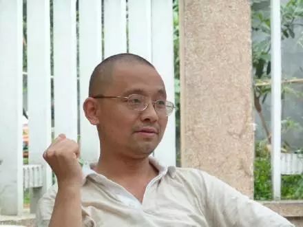 当初我都是找王剑,居飞,郑禹啊,都是同性的人,又是跟同性的分析师