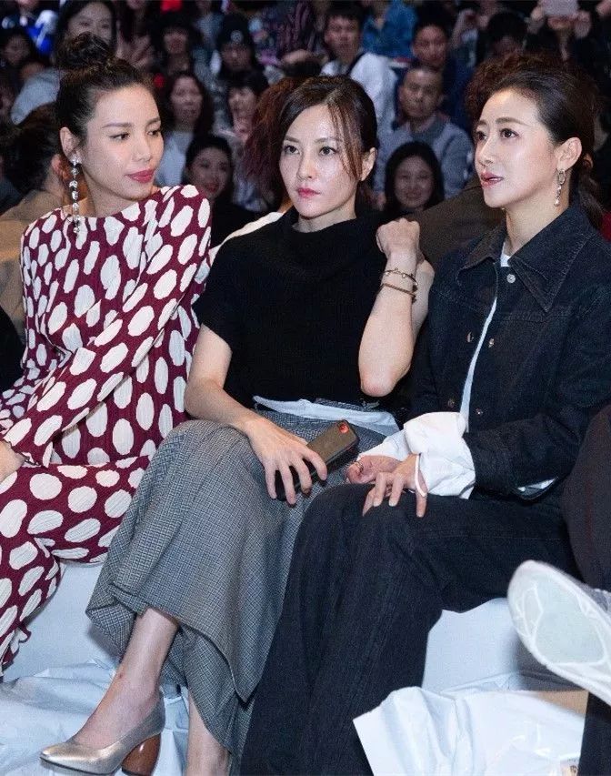 刘孜算不上大美女同框马伊P也不逊色气质真的太好了