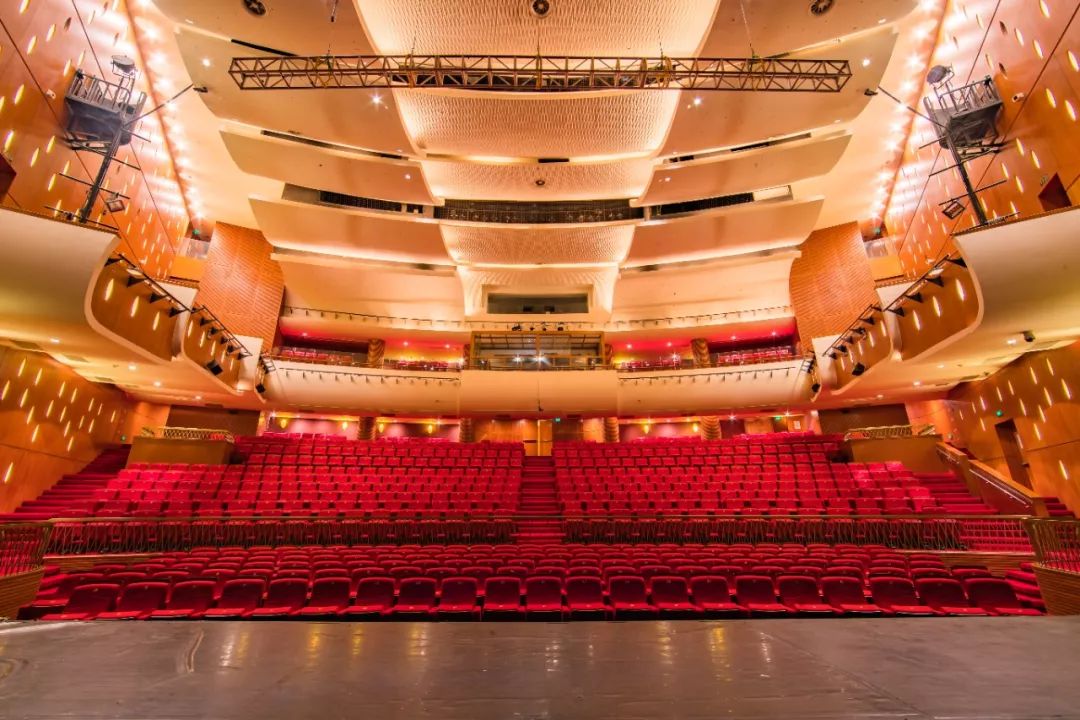 演艺厅华丽换装复出首秀明晚上演