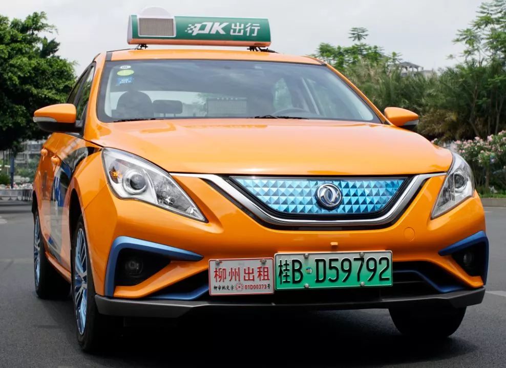 现招募100名新能源出租车司机