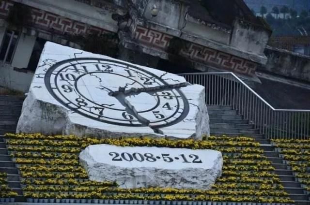 荐书见众生见天地见鬼神他用十年沉淀汶川地震的沉痛记忆