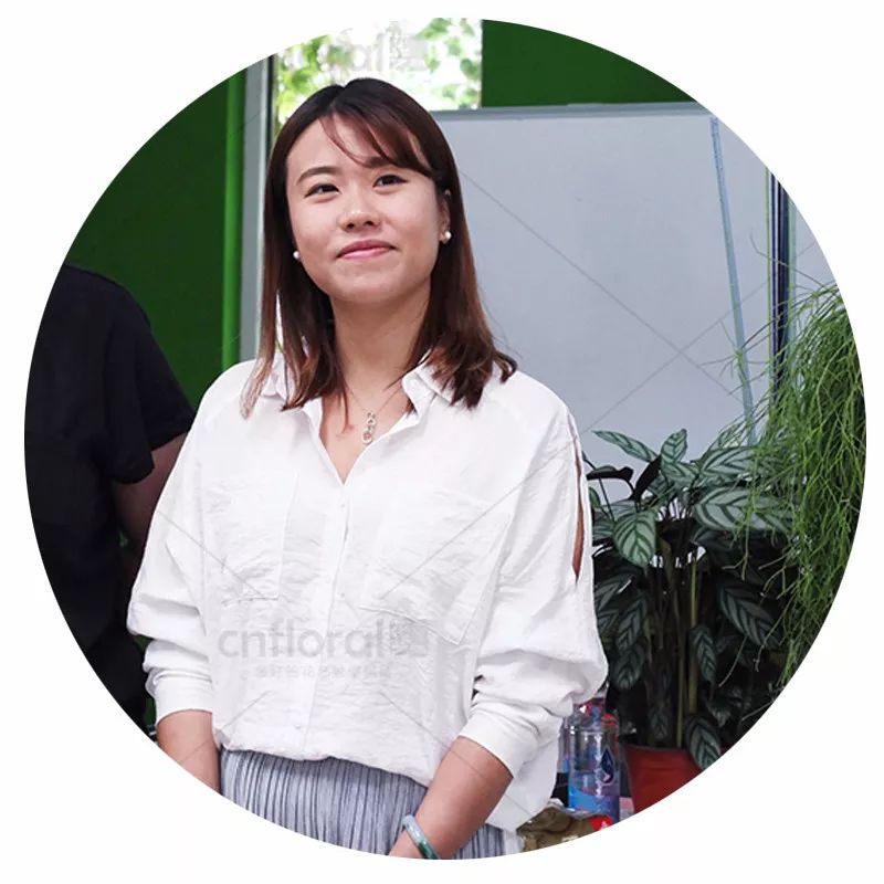 刘文洁曾担任花艺在线多位欧洲花艺老师课程翻译第19届中国国际花卉